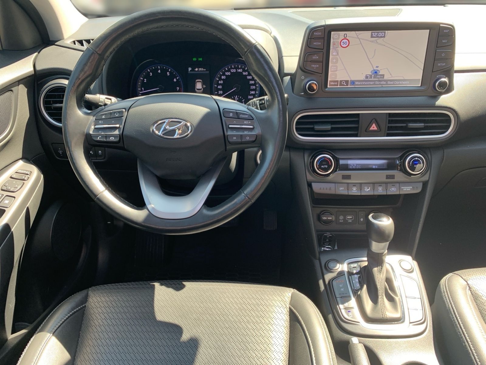 Fahrzeugabbildung Hyundai Kona 1.6 DCT Premium 4WD AHK Schiebedach Krell N