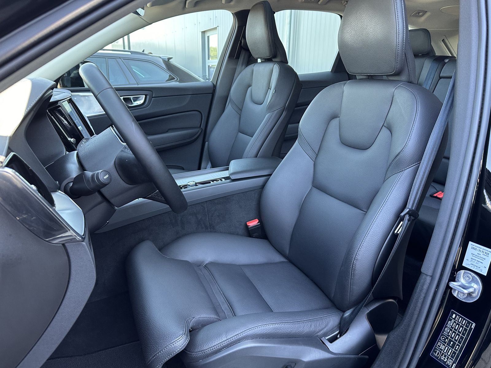 Fahrzeugabbildung Volvo XC60 B5 AWD Ultimate Dark NAV+LED+ACC+360°+PANO