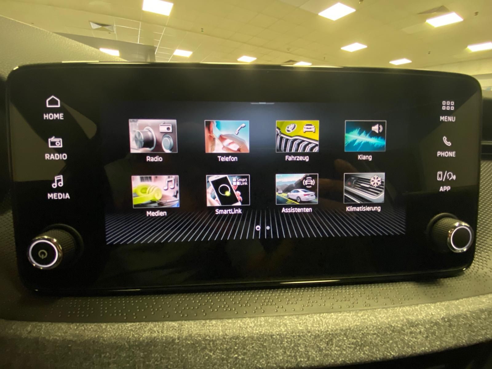 Fahrzeugabbildung SKODA Scala 1.0 TSI Selection APP+KLIMA+RFK+SITZHEIZ++