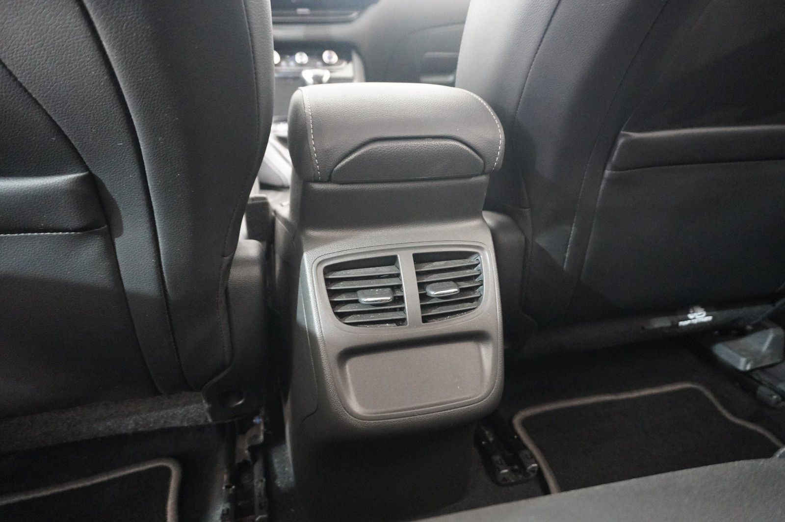 Fahrzeugabbildung Opel Grandland (X) 1.2T GS SPORT NAVI/LED/VIRT./DAB+