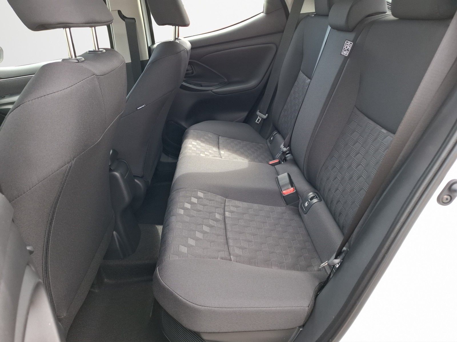 MAZDA 2 1.5 Hybrid Center-Line Automatik / Klima / Zen - Image 15