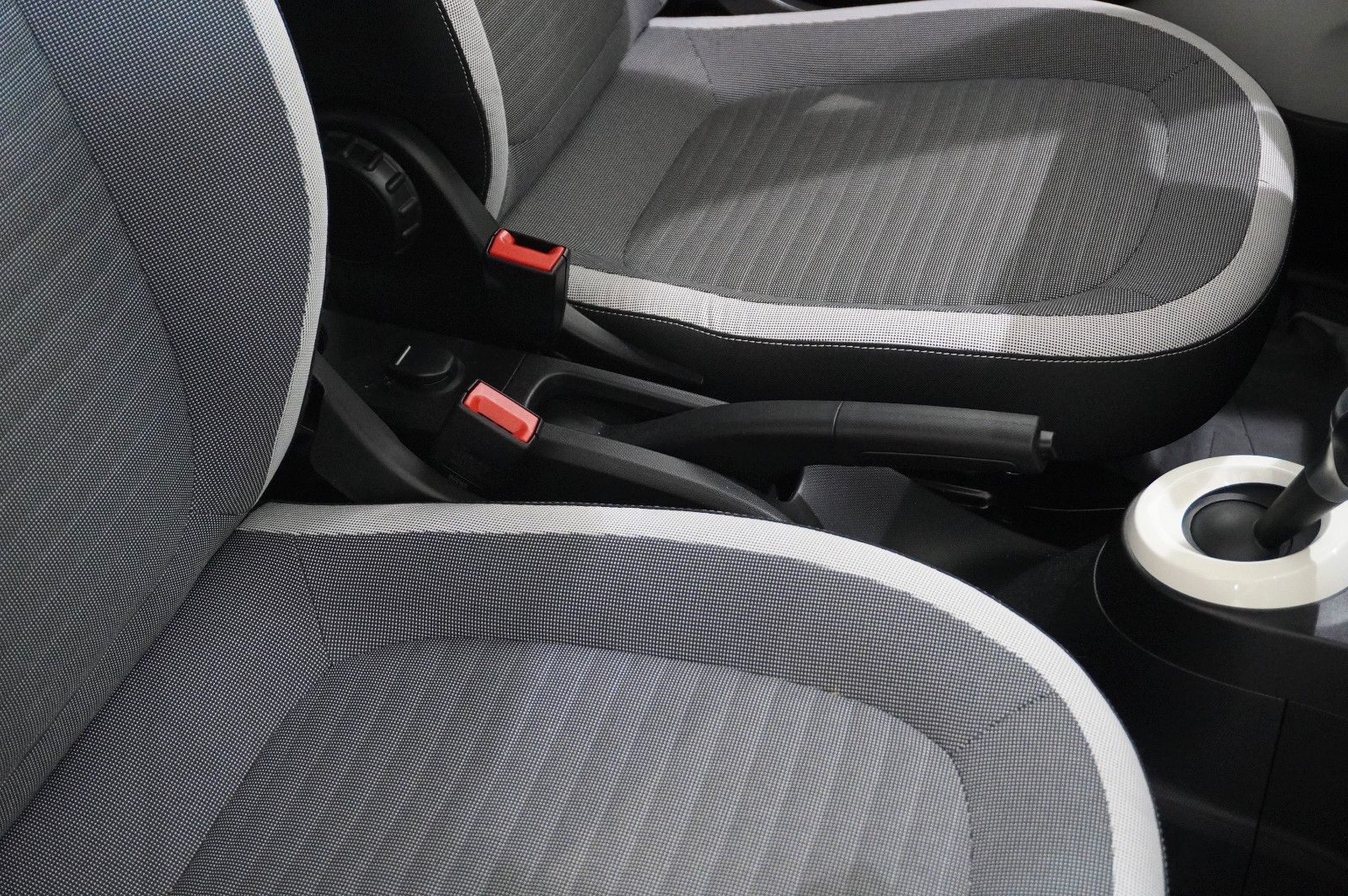 Fahrzeugabbildung Renault Twingo Equilibre Electric 22KWH NAVI/LED/DAB+