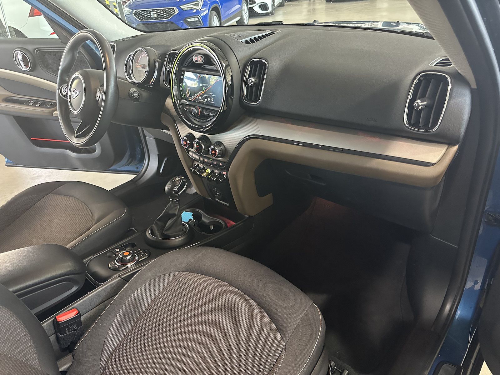 Fahrzeugabbildung MINI Cooper S Countryman S E ALL4/NAV/KAM/LED/Keyless