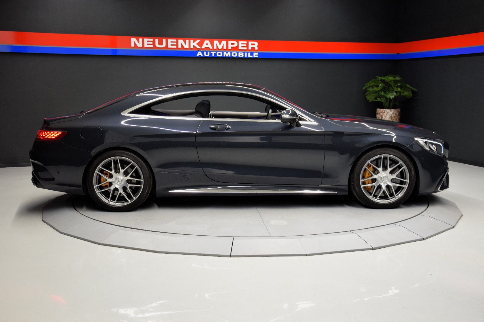 Fahrzeugabbildung Mercedes-Benz S 63 AMG Coupe 4Matic 1.Hand Keramik Burmest ACC