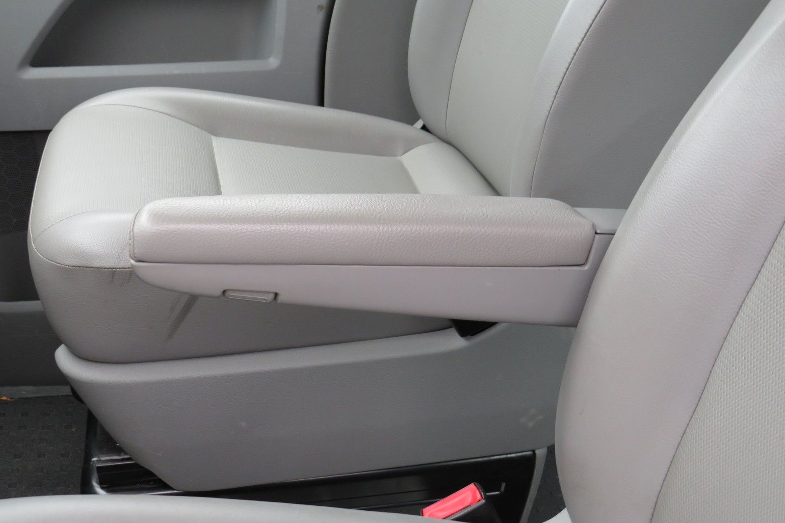 Fahrzeugabbildung Volkswagen T5 Kombi 4-Motion AHK 7 Sitz 158.000km