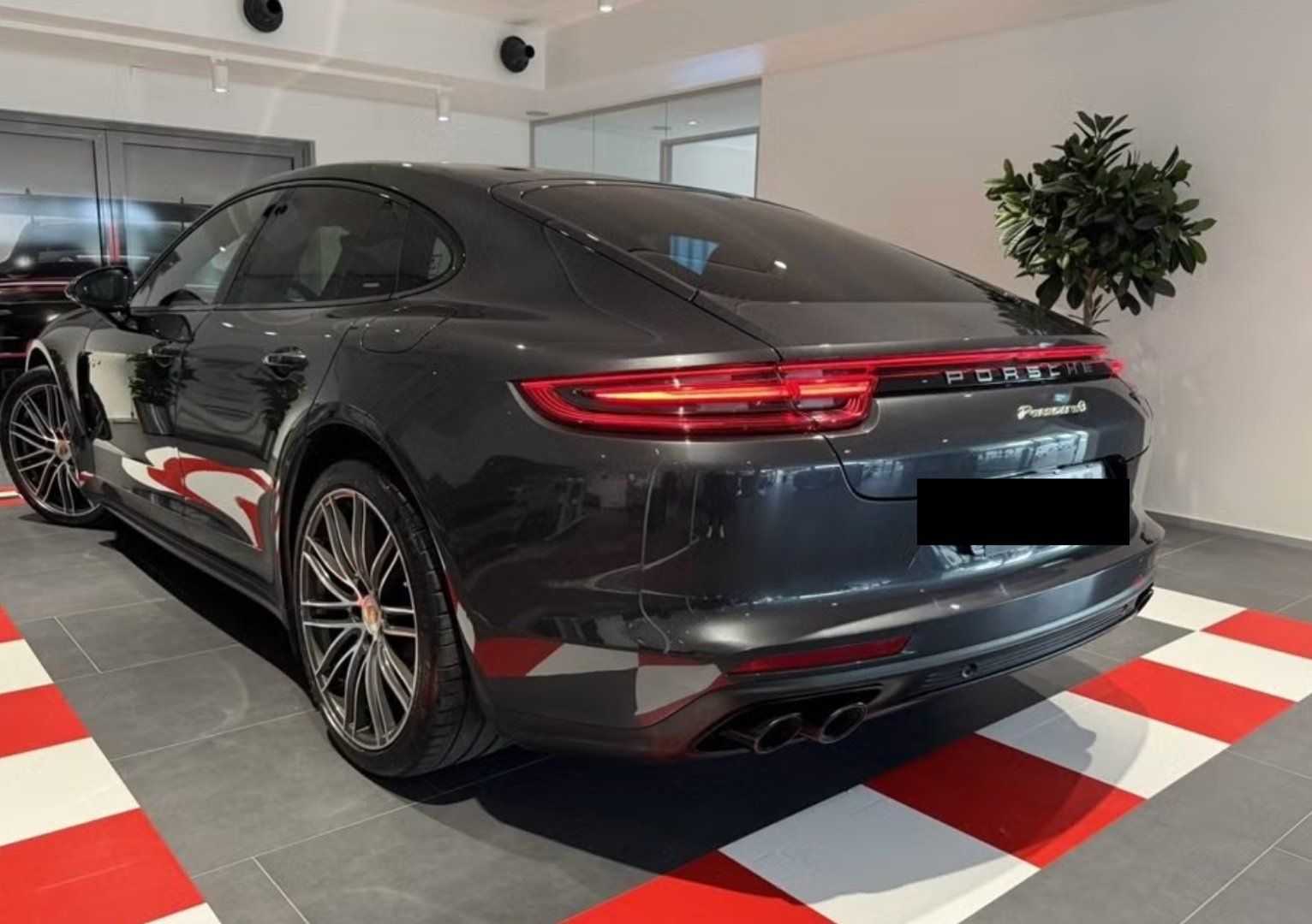 Porsche Panamera 4 E-Hybrid foto 2