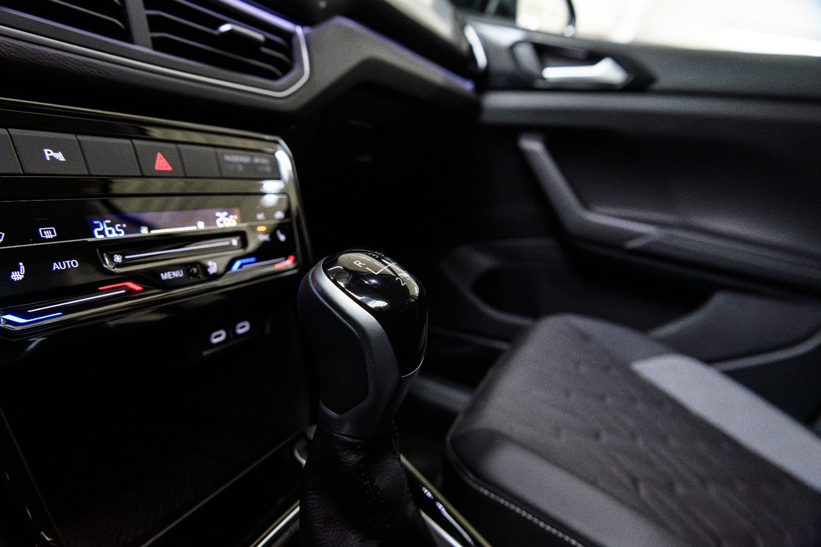 Fahrzeugabbildung Volkswagen T-Cross Goal 1.0 TSI LED+APP+ACC+SHZ+5 J.GARANT.