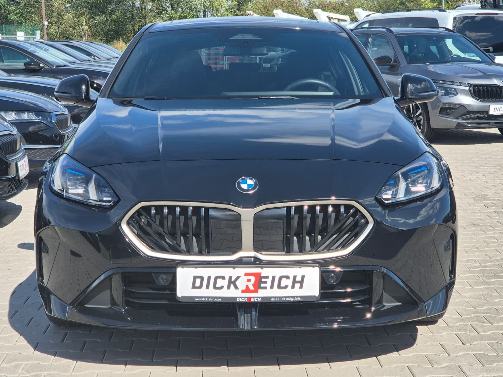 Fahrzeugabbildung BMW 120 i M Sport Adaptiv LED*PANO*AHK*M Alcantara