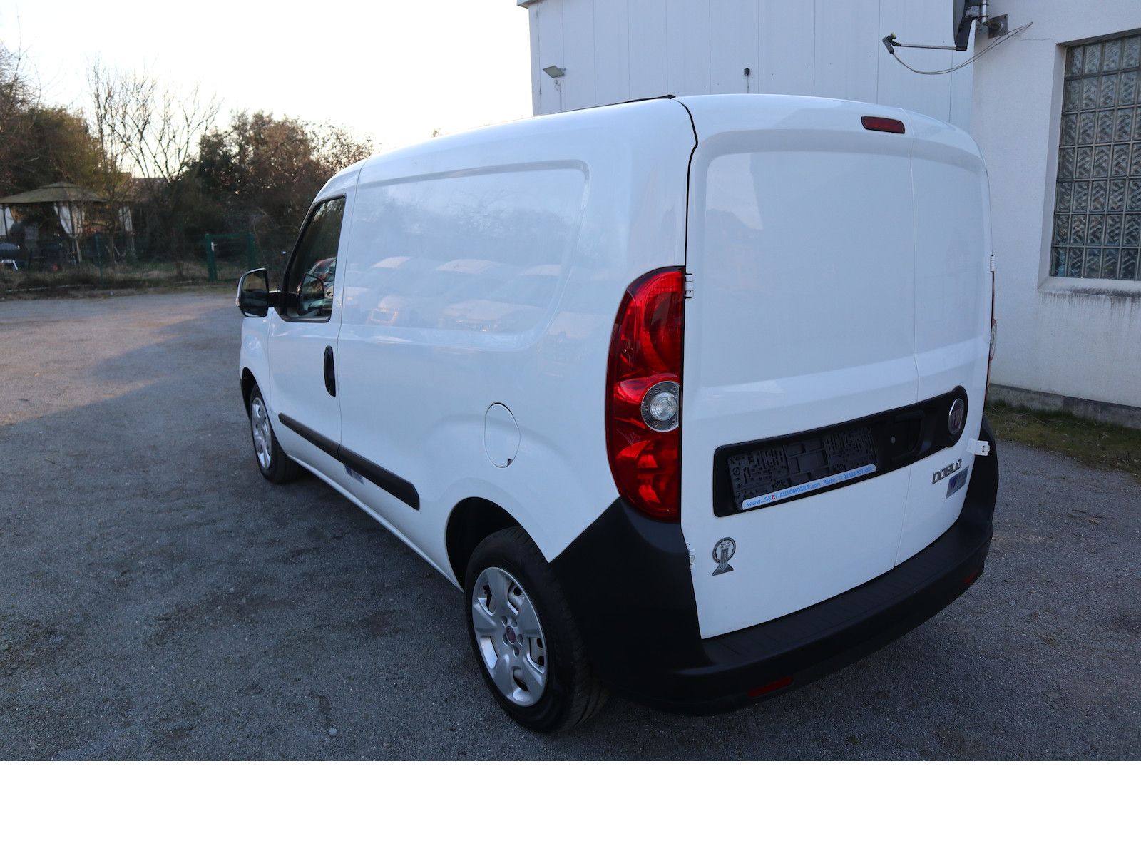 Fahrzeugabbildung Fiat Doblo SX Kasten Kühlwagen