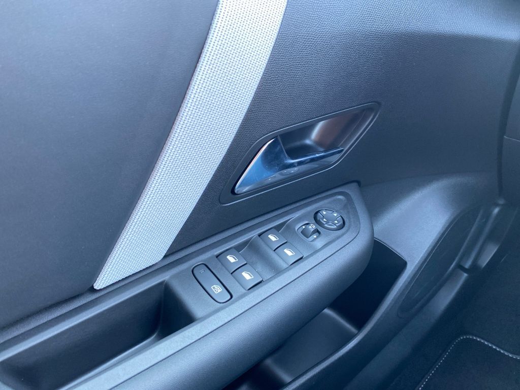 Fahrzeugabbildung Citroën C4 Hybrid 145 Automatik MAX *Winter- u. Techno-P
