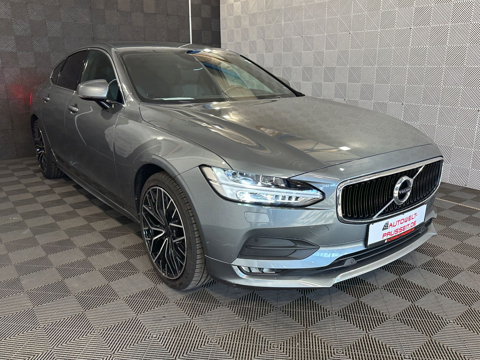 Gebrauchtwagen Volvo S90 S90 D4 Lim.*MOMENTUM*LED-ACC-HARMAN KARDON-MEMO in Horb am Neckar