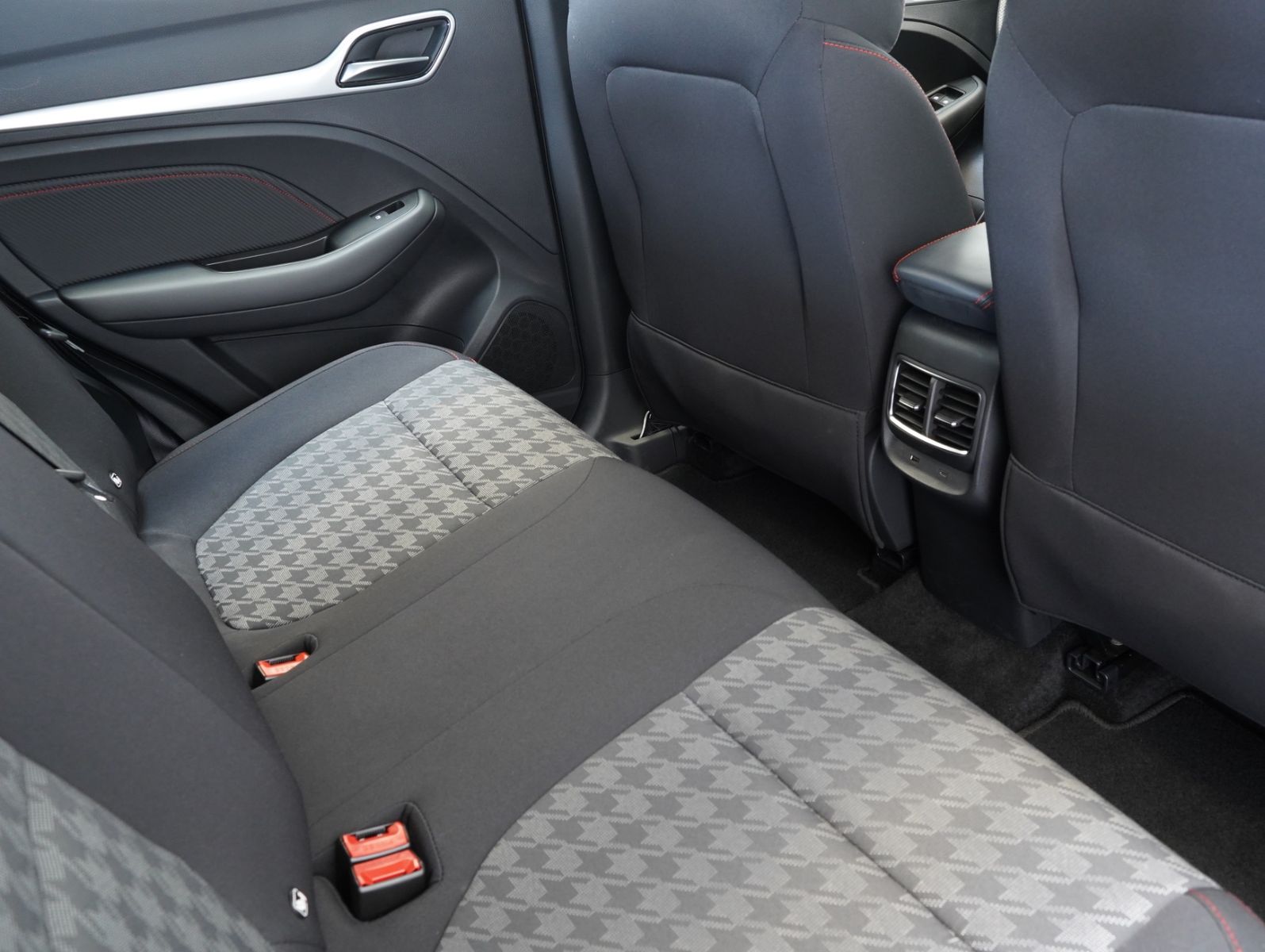 Fahrzeugabbildung MG ZS EV Standard Range Comfort MG-PILOT/LED/ACC