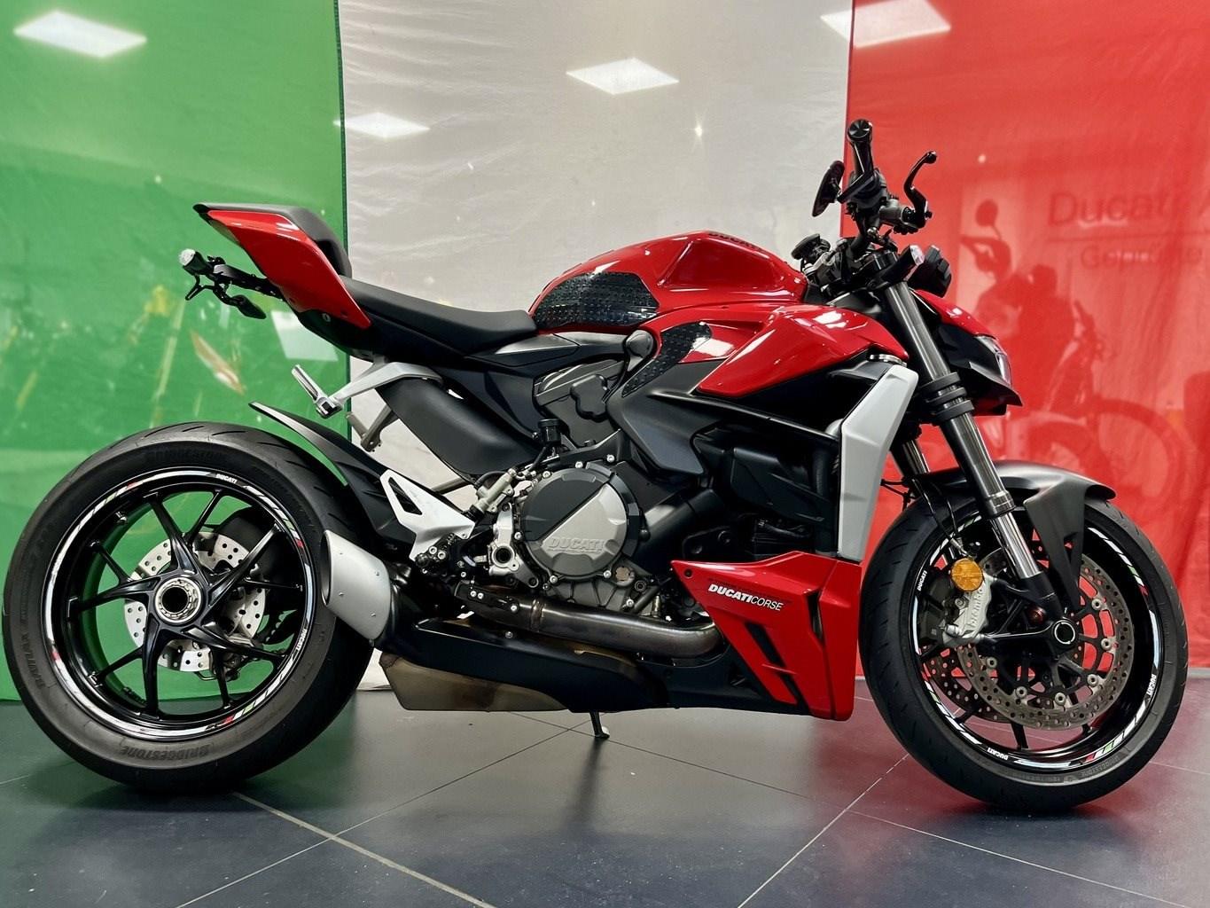 Ducati Streetfighter V2