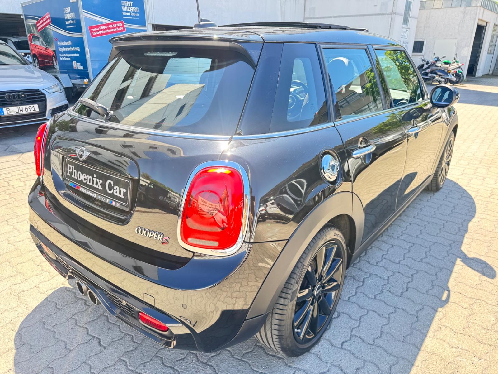 MINI Cooper S mit Leder & Navi & Panoramadach