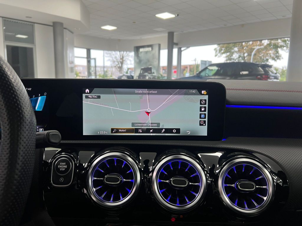 Mercedes-Benz CLA 35 AMG 4Matic*LED*PANO*BURMESTER*MBUX*KAM*