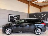 Ford Focus Turnier St-Line/Sitzhz./Lenkradhz./PDC/TÜV - Ford Focus: Kombi