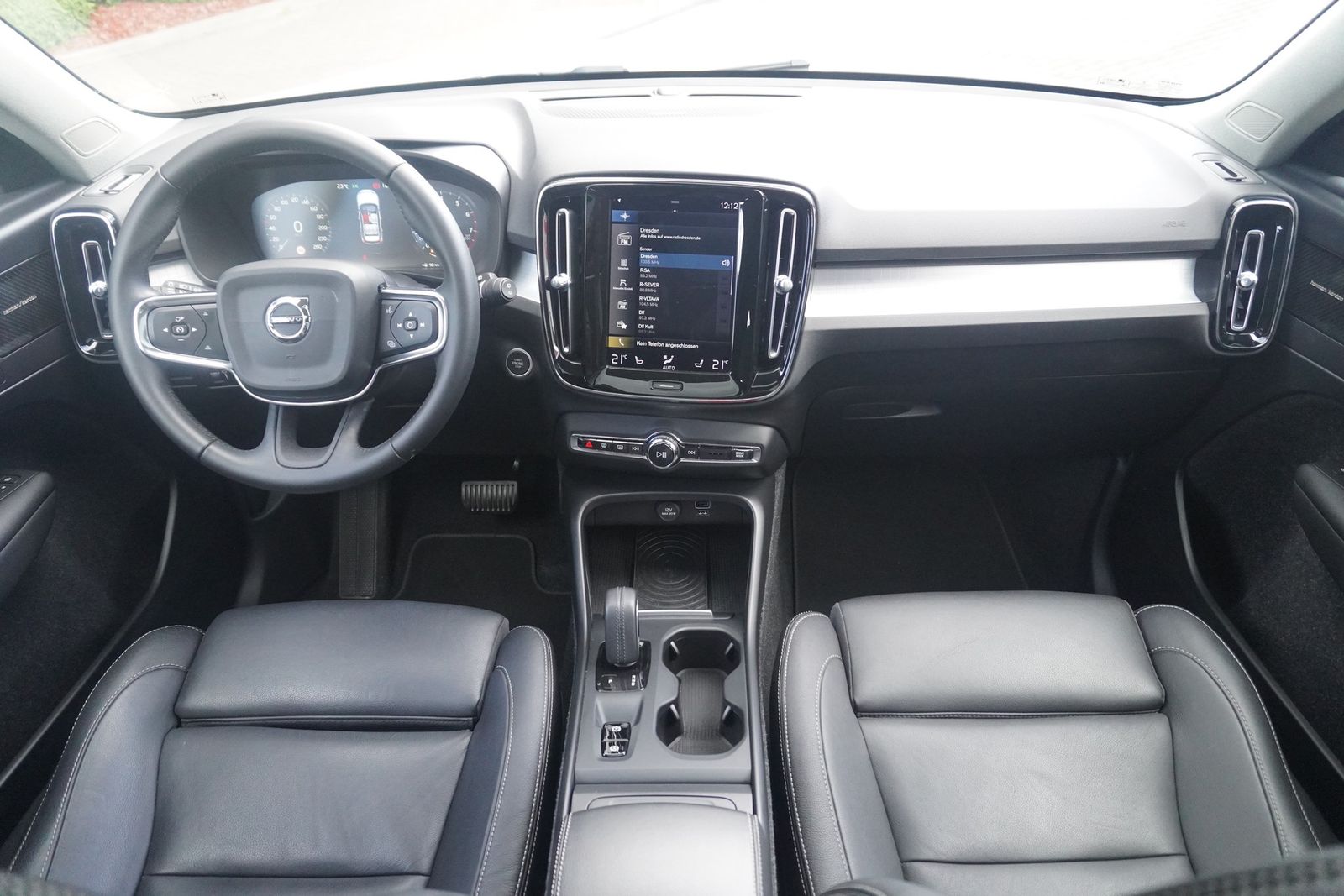 Volvo XC40 2.0 Momentum AWD Aut LED 360° Panorama Navi foto 10
