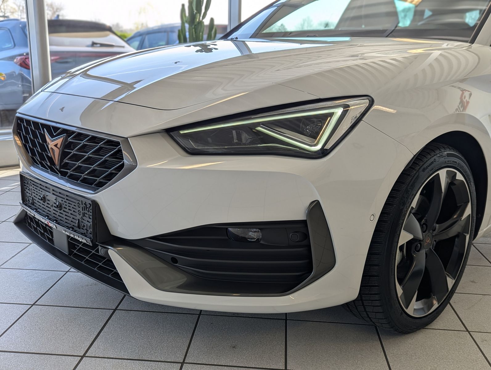 Fahrzeugabbildung CUPRA Leon 1.5 TSI DSG ACC Full-Link Matrix Navi Cam