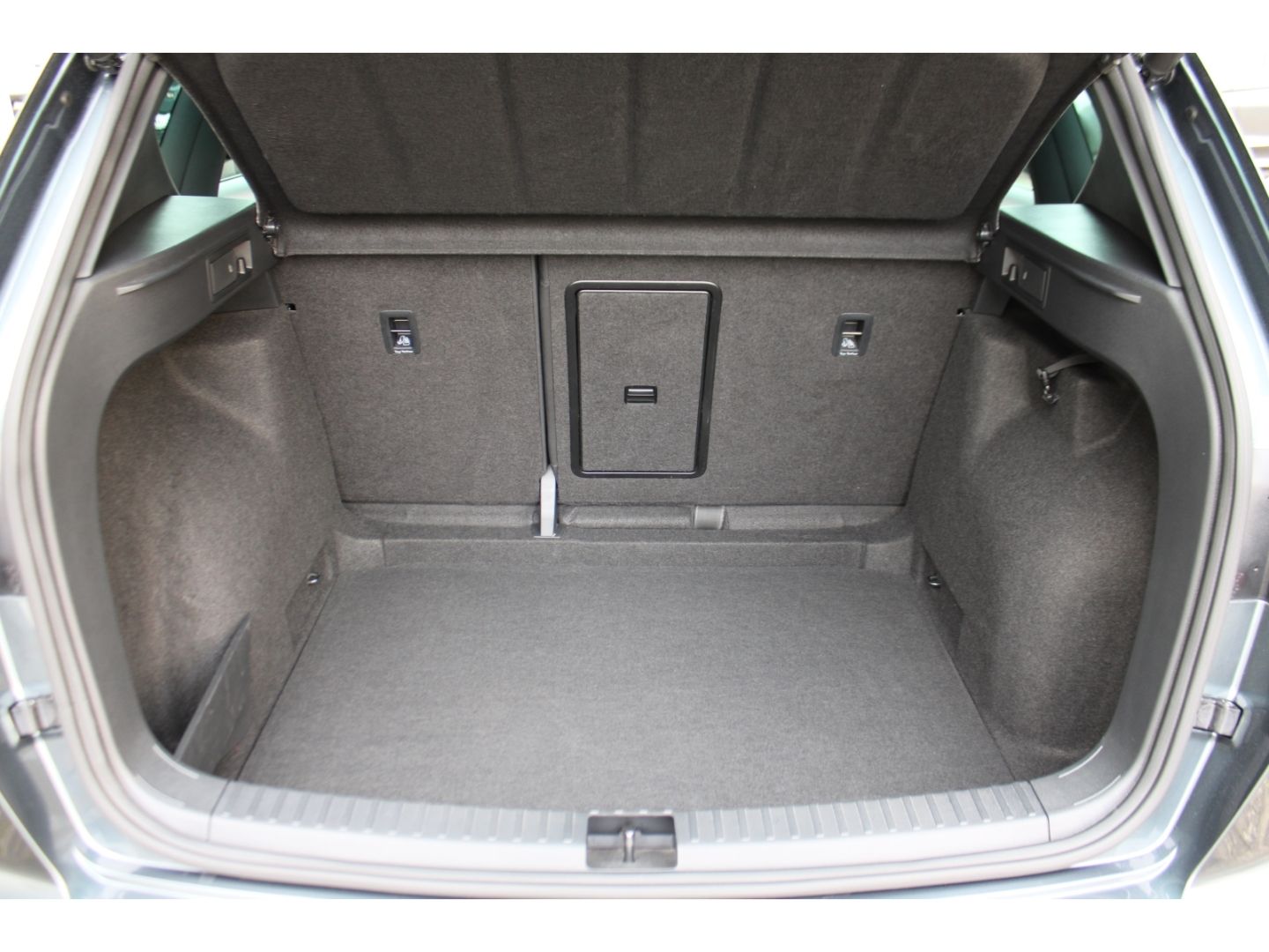 SEAT Ateca 1.5 TSI Xcellence LED GJR GRA RFK Navi AHK - Image 9