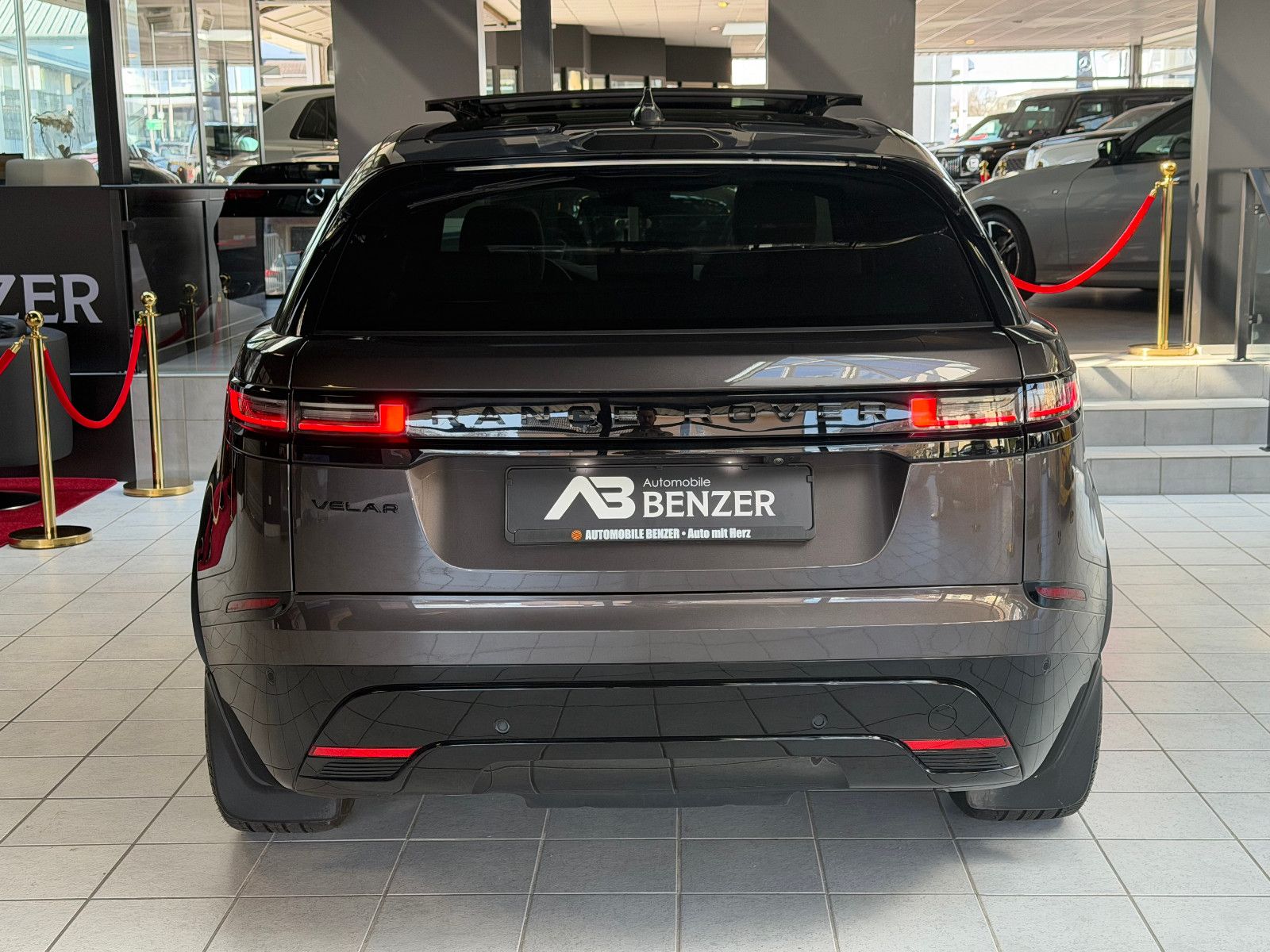 Fahrzeugabbildung Land Rover Range Rover Velar D300/R-DYNAMIC/MERIDIAN/PANO