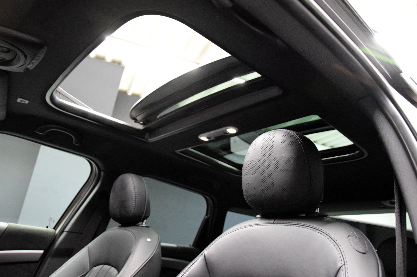 Fahrzeugabbildung MINI Cooper Countryman YOURS Pano HuD Leder Memory