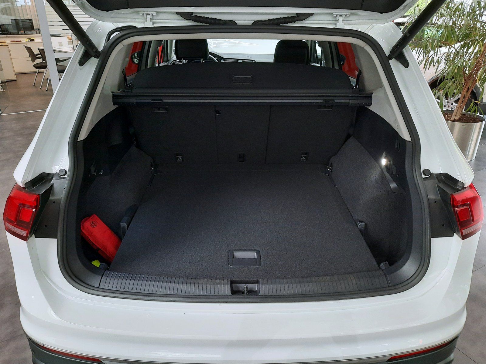 Fahrzeugabbildung Volkswagen Tiguan Allspace Life TDI *Standhzg*Navi*Cam*LED*