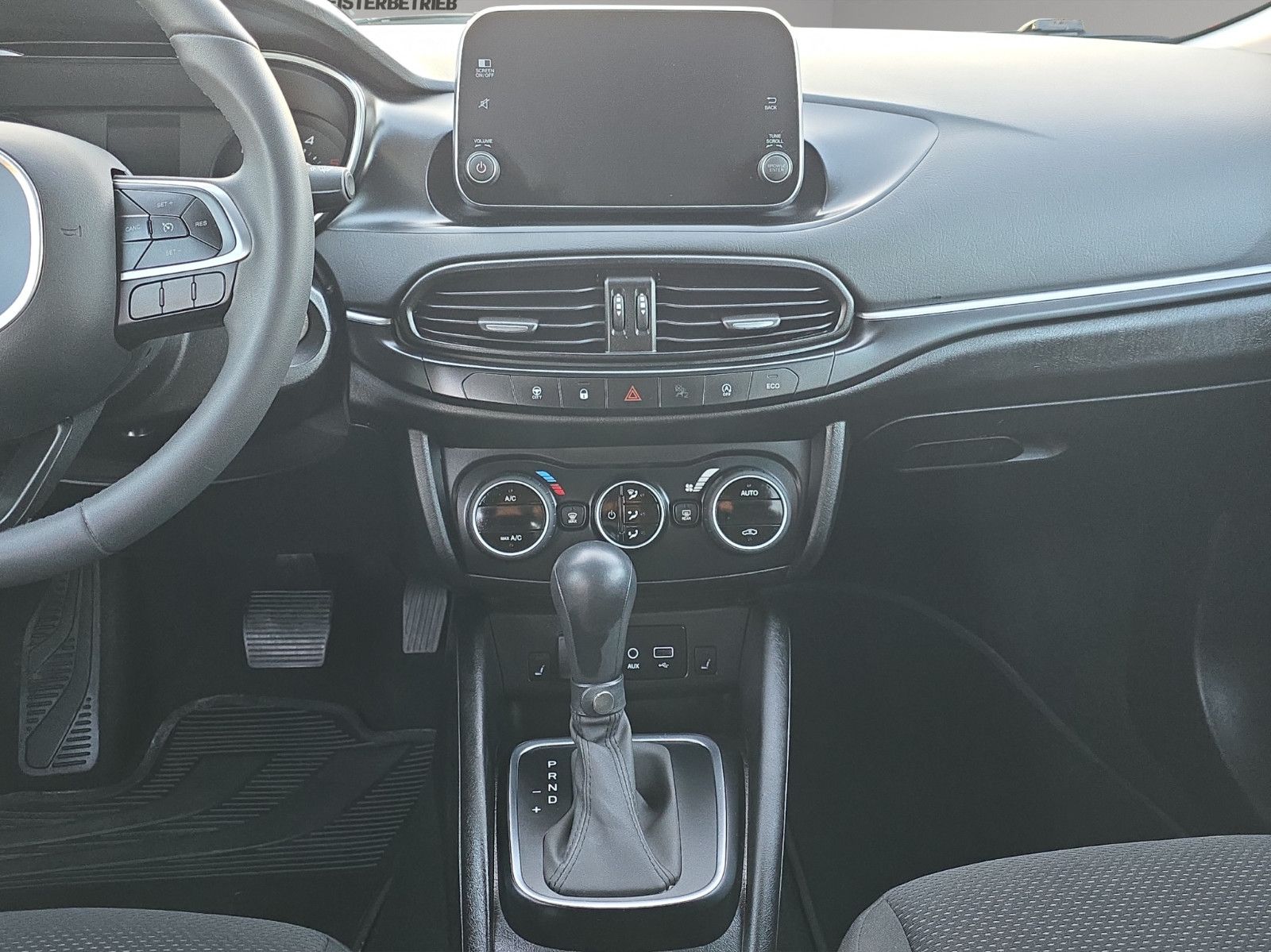 Fahrzeugabbildung Fiat Tipo Lounge Automatik Kamera LED  Navi  PCD