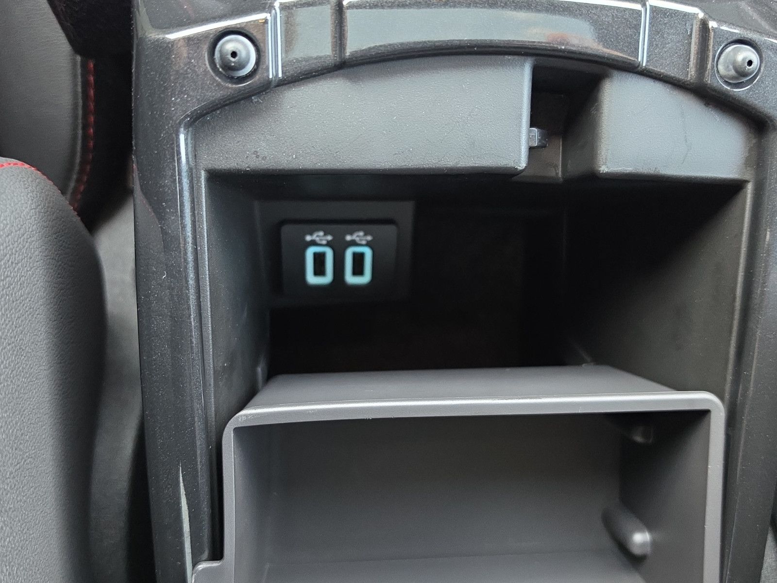 Fahrzeugabbildung Ford Kuga ST-Line Panorama-Dach Kamera Alcantara AHK