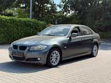BMW 318 i Lim. 2-Zonen-Klimaauto*Sitzheizung* - gebrauchte BMW 318 aus dem Jahr 2010