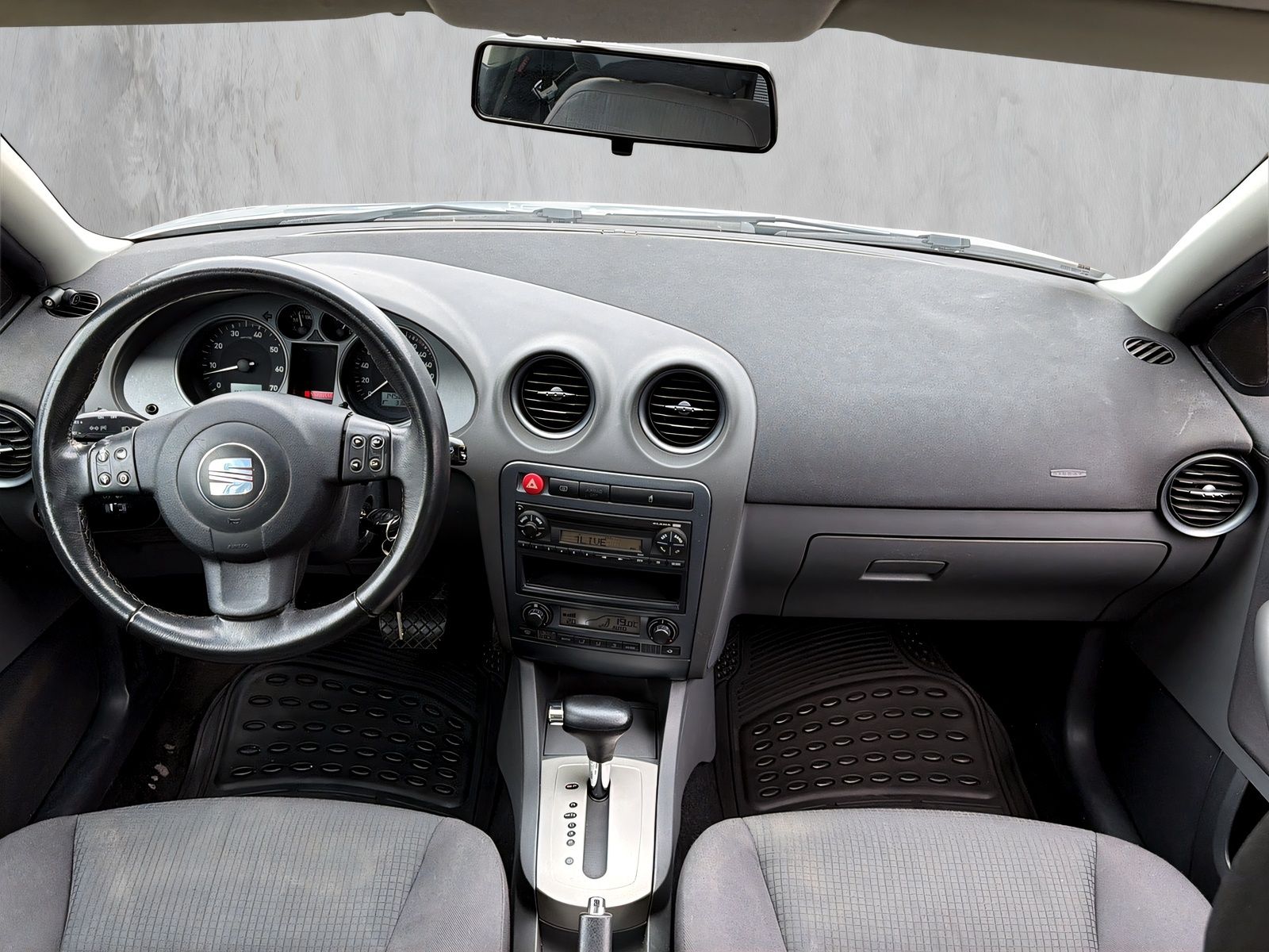 Fahrzeugabbildung SEAT Ibiza 1.4 Stylance AUTOMATIK KLIMAAUT. TEMPOMAT