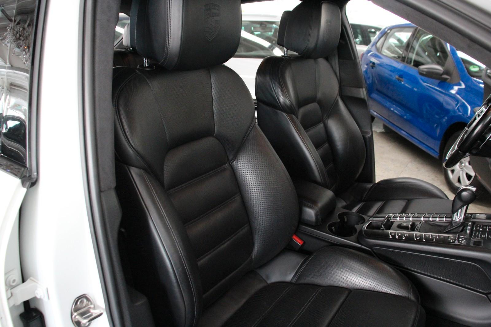 Porsche Macan Turbo *BOSE/Pano/Sitzbelüftung*