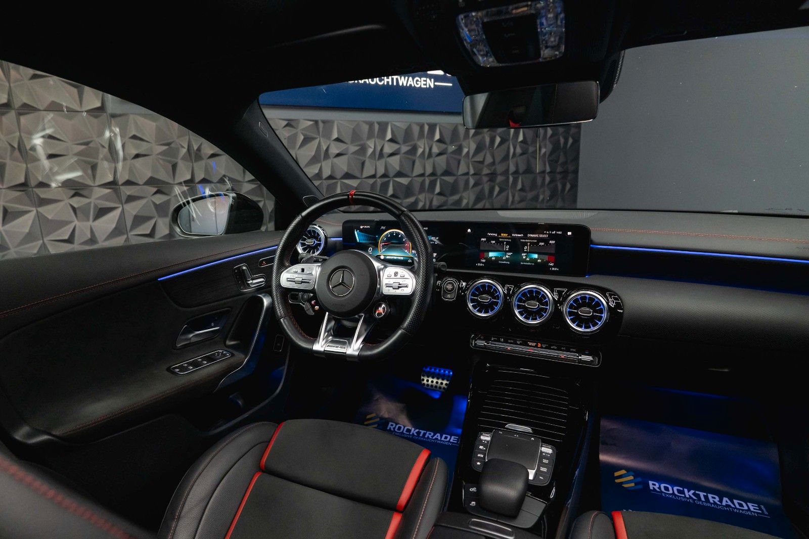 Fahrzeugabbildung Mercedes-Benz CLA 35 AMG 4Matic Performance Night-Paket | Pano