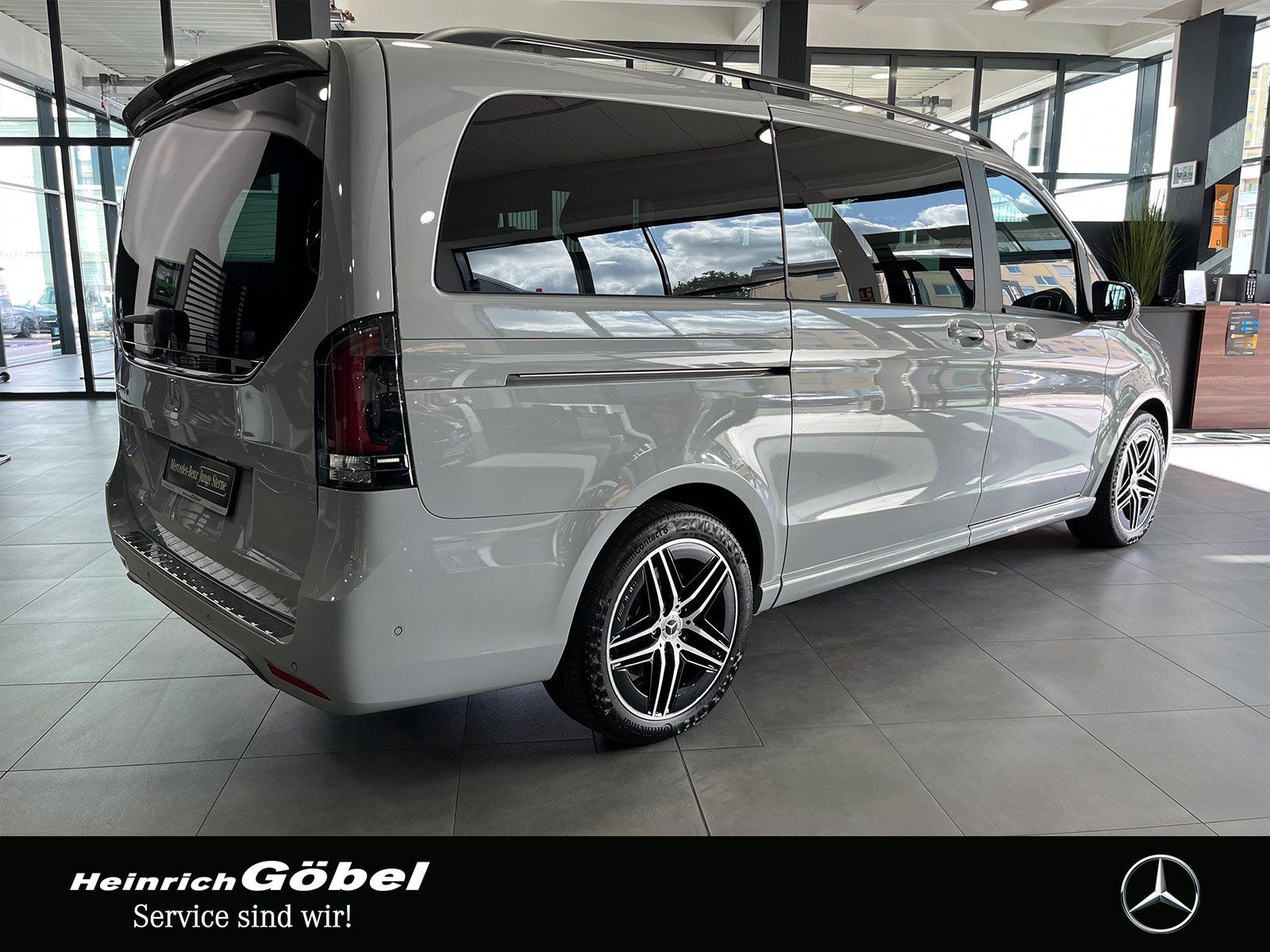 Fahrzeugabbildung Mercedes-Benz V 300 d lang AMG+360°+FAHRASSIST+AHK+MULTIBEAM