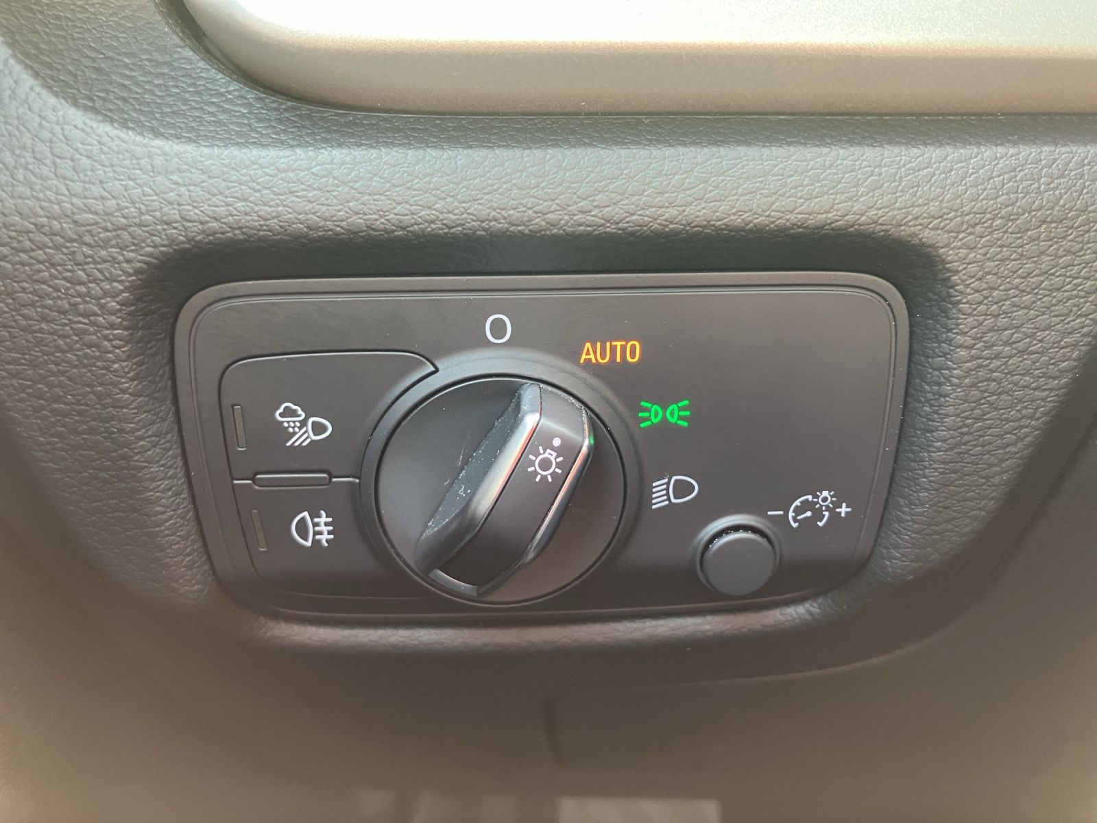 Fahrzeugabbildung Audi A3 Sportback S-Line S-tronic LED Navi ACC SHZ PD