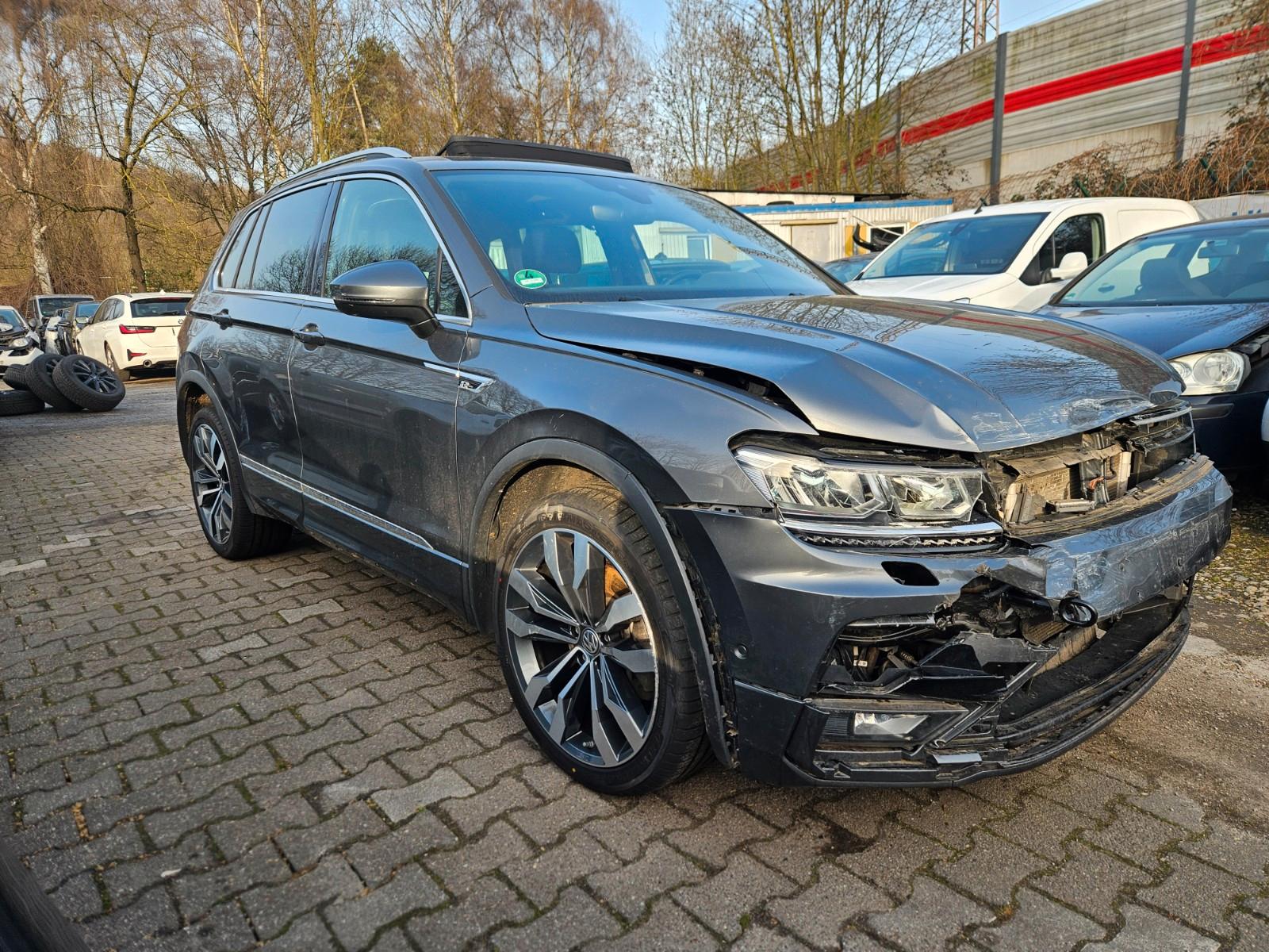 Volkswagen Tiguan Highline 4Motion*R-LINE*PANO*STANDHZ*CAM