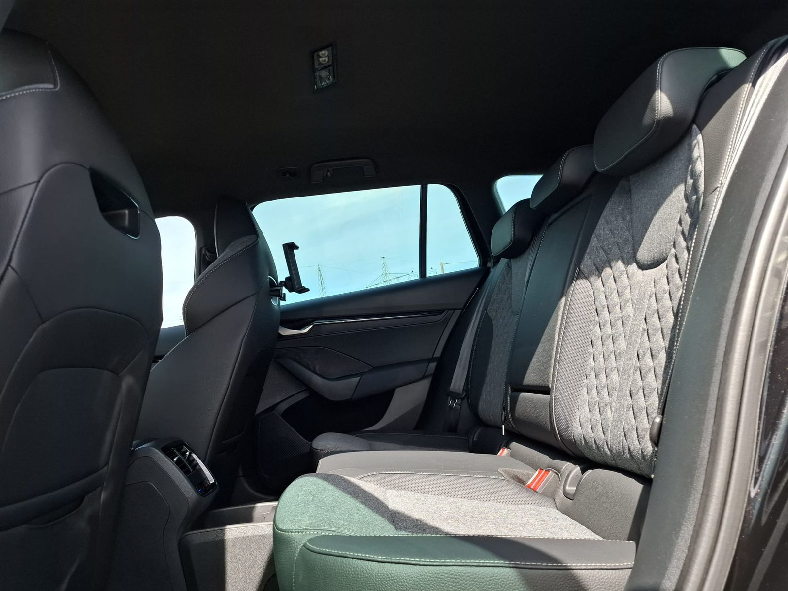 Fahrzeugabbildung SKODA Octavia 2.0 DSG Sportline MATRIX*AHK*CANTON*5J.G