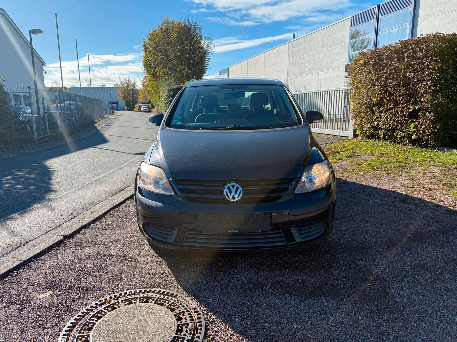 Volkswagen Golf 2005 — rear view