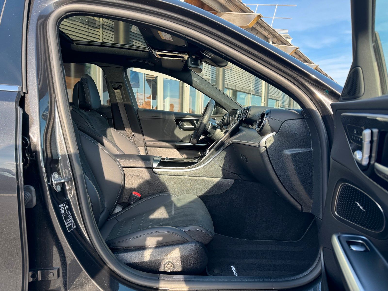 Fahrzeugabbildung Mercedes-Benz C 300de AMG+Pano+Memory+360