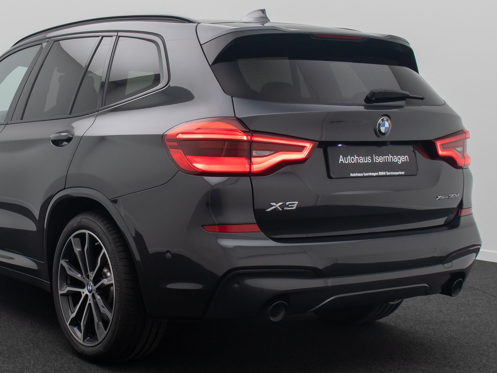 Fahrzeugabbildung BMW X3 xD30d M Sport DAB HUD Panorama AHK TV 20Zoll