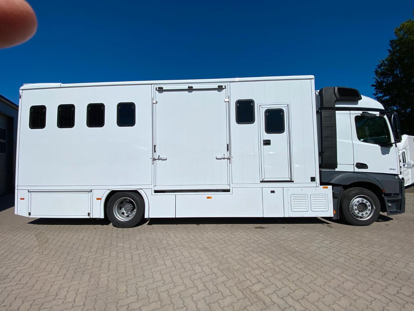 Mercedes-Benz ACTROS 1832  TT-XL  7 Pferde 6 Sitze Neufahrzeug