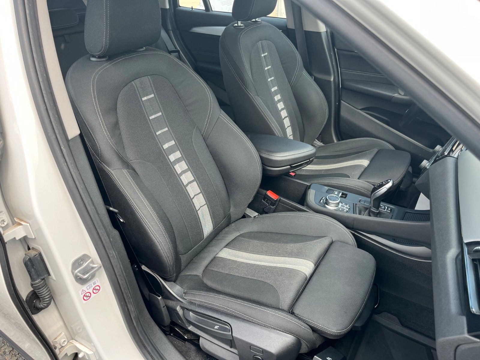 Fahrzeugabbildung BMW X1 sDrive18d Aut. Navi SPORTSITZE Alarm Kamera
