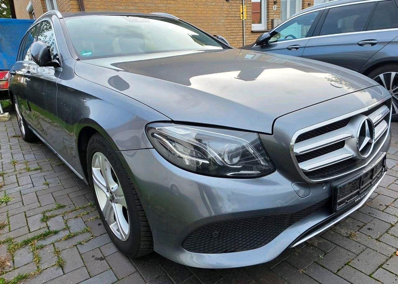 Mercedes-Benz E 220