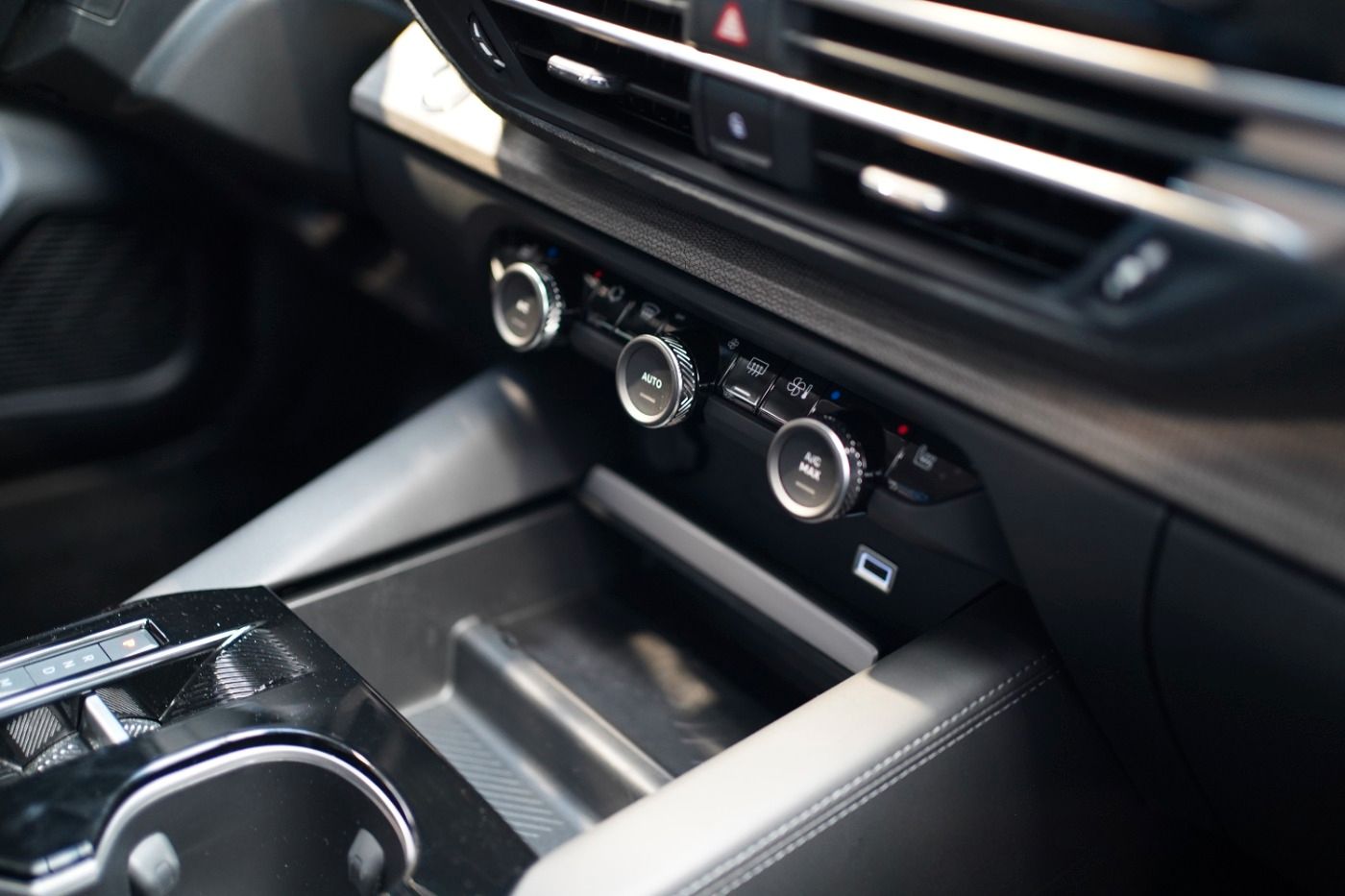 Fahrzeugabbildung Citroën C5 X PureTech 180 EAT8 Shine Pack Automatik Navi