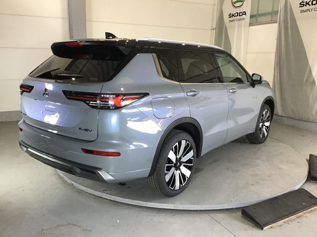 Fahrzeugabbildung Mitsubishi Plug-in Hybrid Outlander TOP ACC/Pano/Navi/Leder