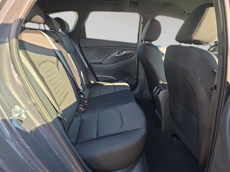 Fahrzeugabbildung Hyundai i30 Kombi 1.0T 100PS DCT ADVANTAGE