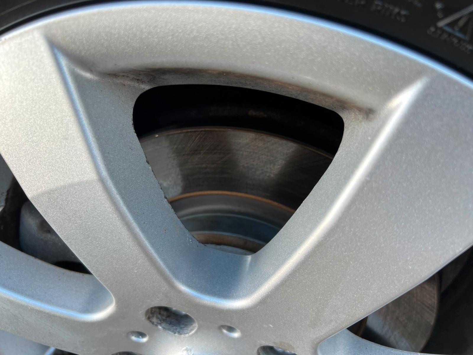 Toyota Avensis 2012 — photo 18