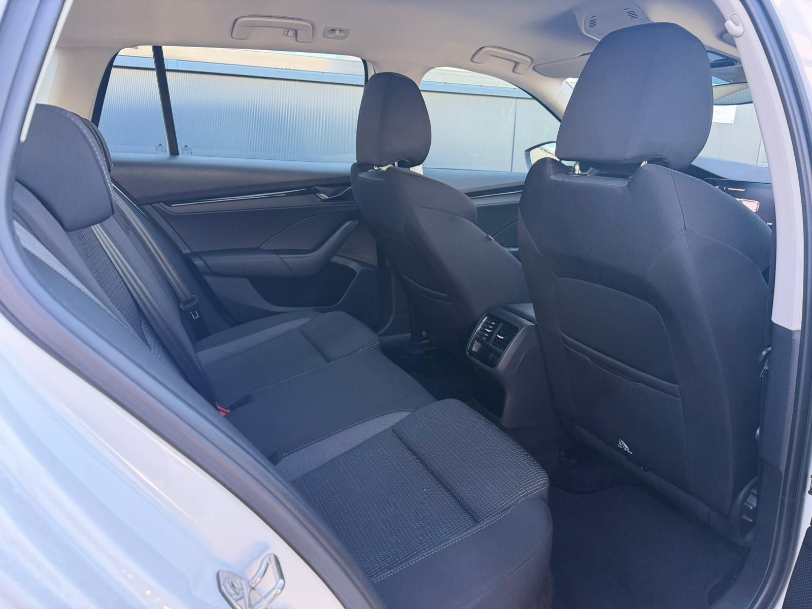 Fahrzeugabbildung SKODA Octavia Combi Ambition