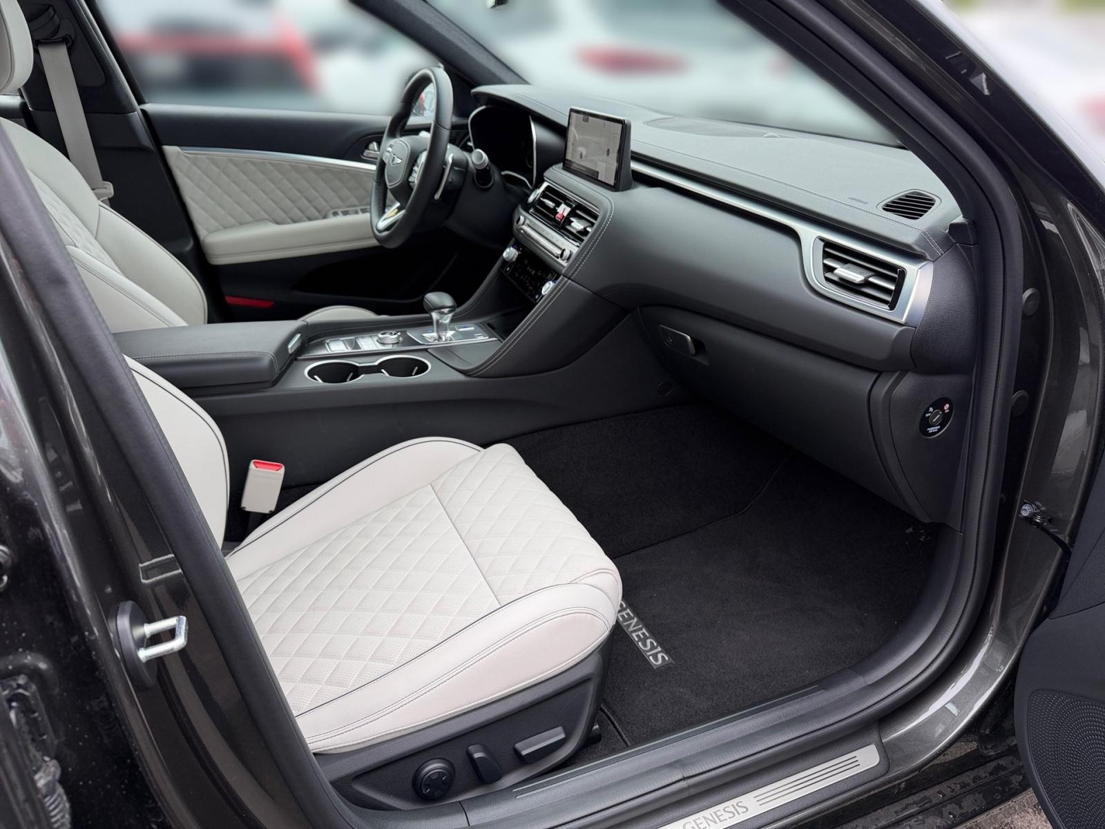 Genesis G70 2.0 T-GDi Sedan Sport AWD Innov Glasschiebed