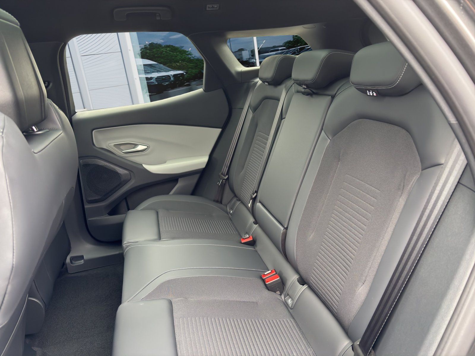 Fahrzeugabbildung Ford Explorer eMotor Premium RWD