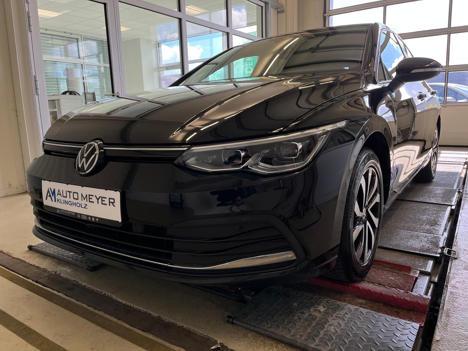 Volkswagen Golf VIII ACTIVE 1.5 TSI Standhzg. HUD Navi LEDP
